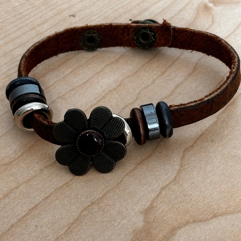 Brown daisy leather bracelet